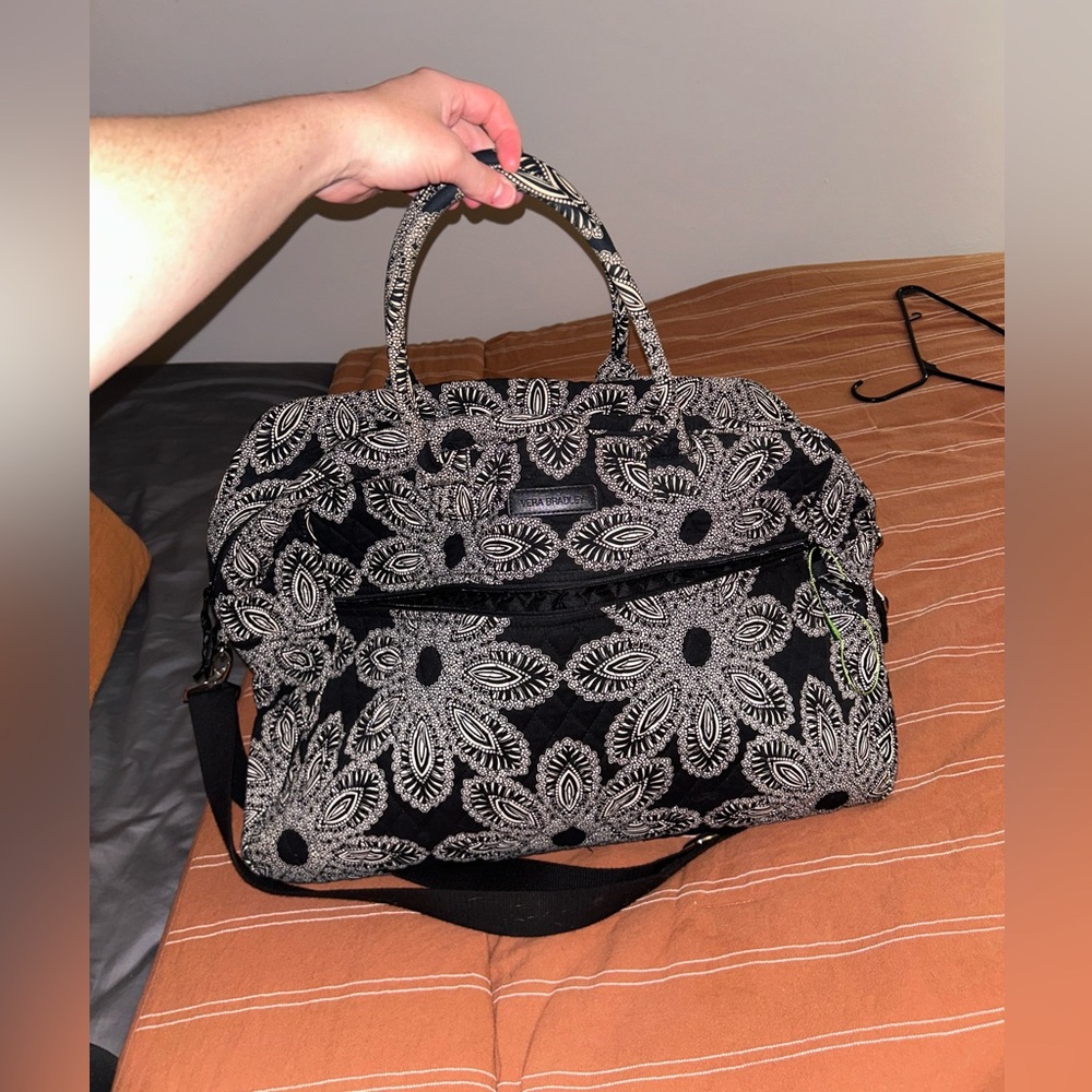 Vera Bradley Black and White Weekender Travel Bag - Blanco Bouquet.